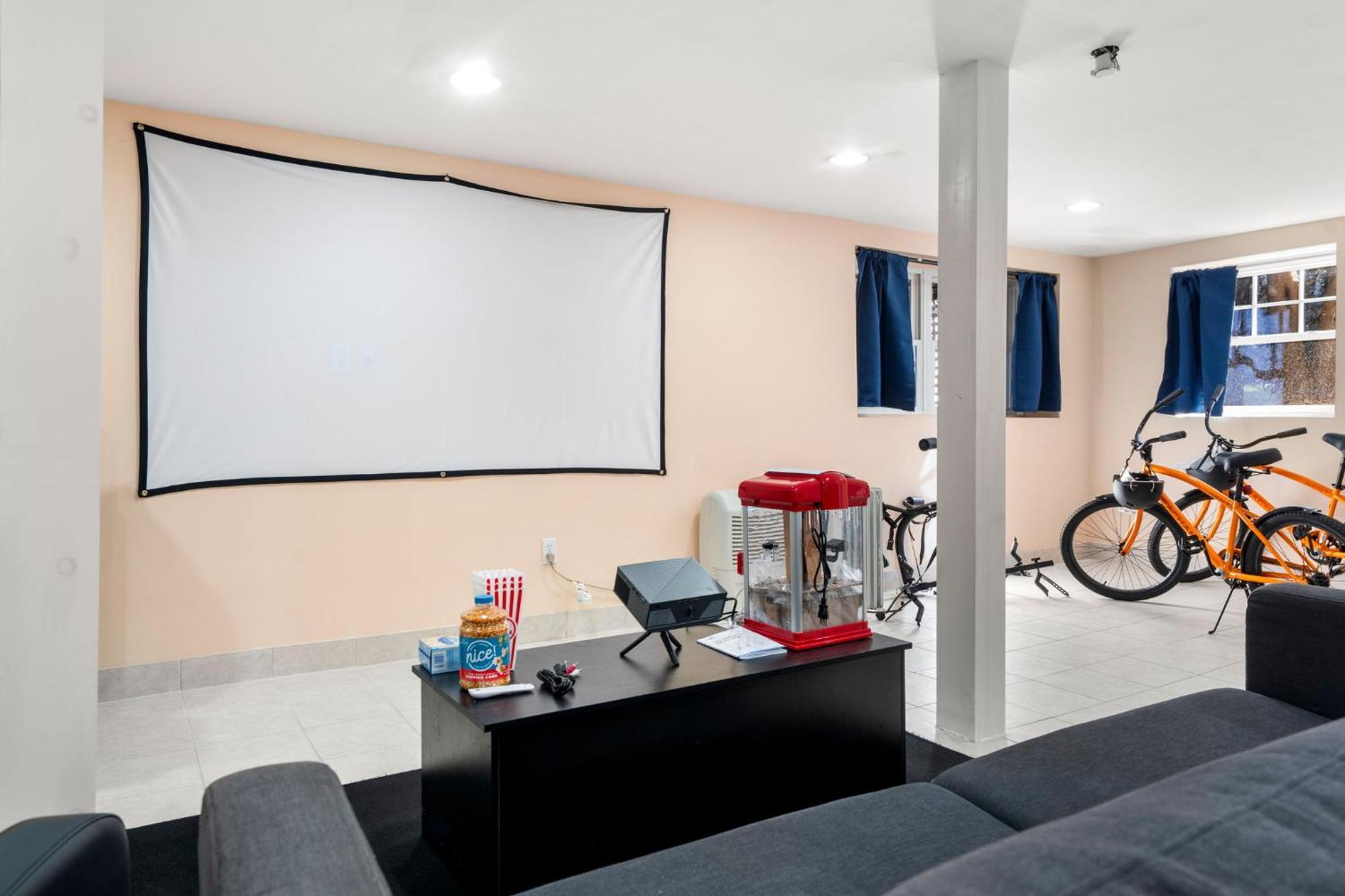 Hot Tub, Electric Bikes, Solo Stove, Projector, Smores Marblehead Exterior photo