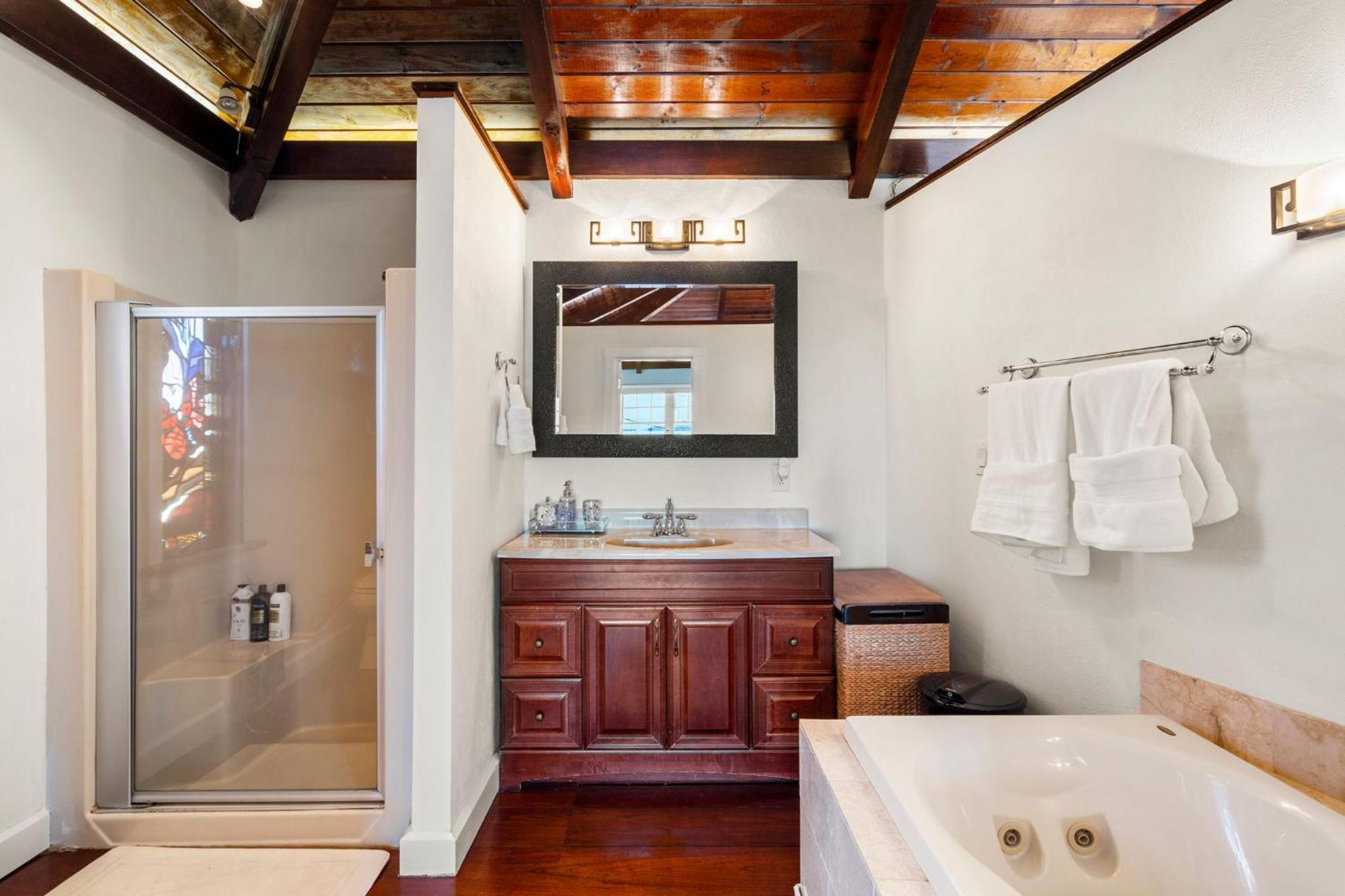 Hot Tub, Electric Bikes, Solo Stove, Projector, Smores Marblehead Exterior photo