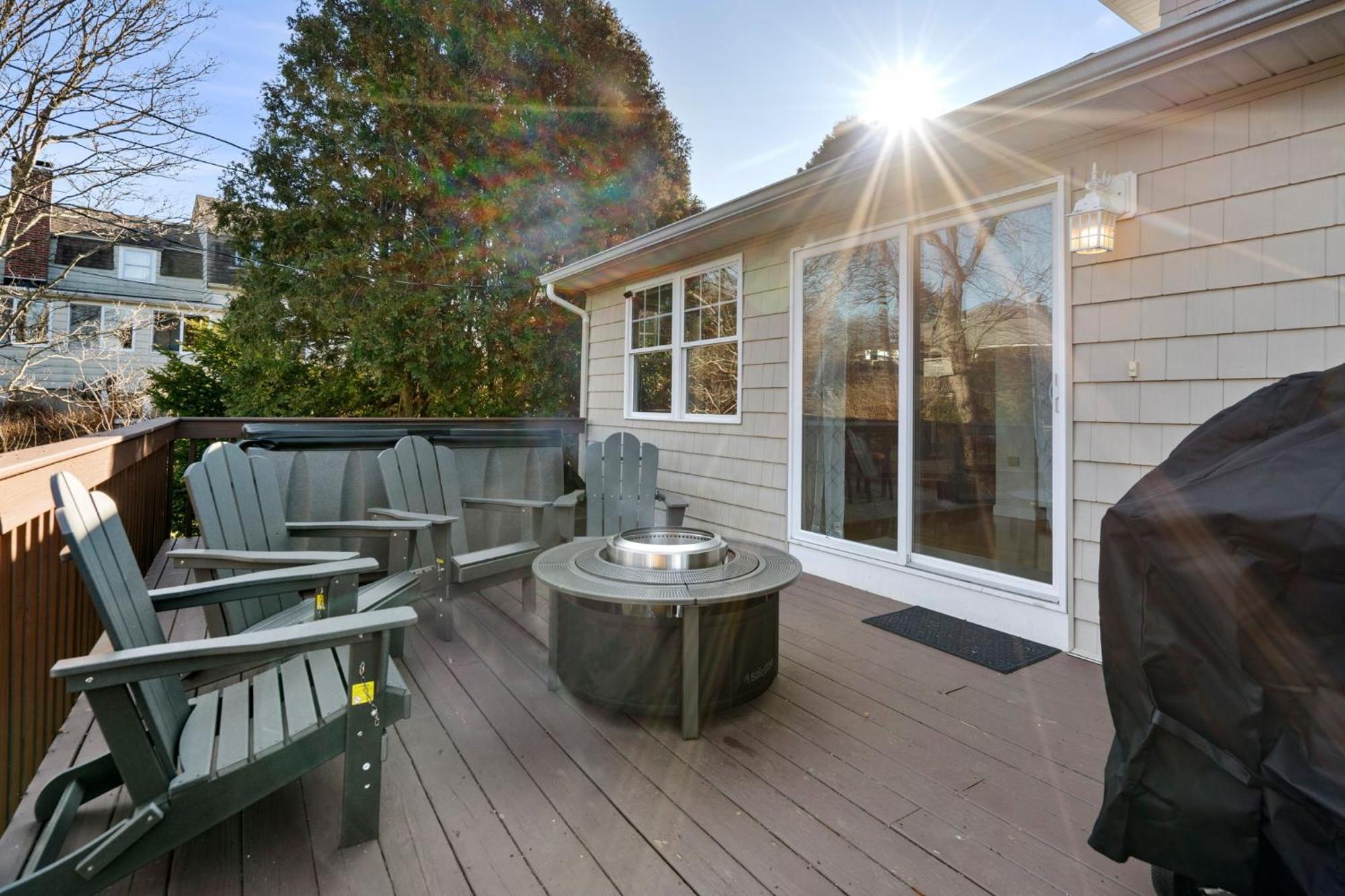 Hot Tub, Electric Bikes, Solo Stove, Projector, Smores Marblehead Exterior photo